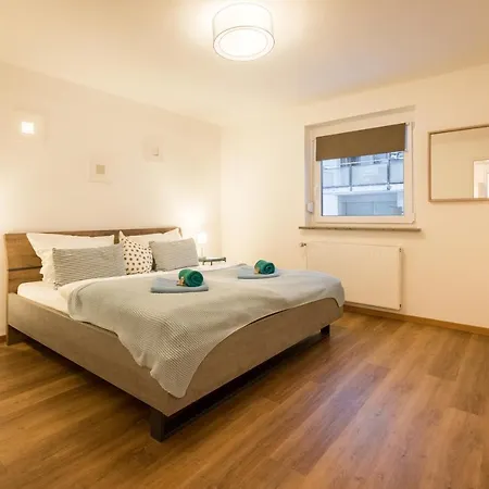 Bright - Perfect For 4 - Kitchen - Parking - Netflix Apartman