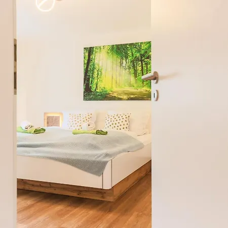 Bright - Perfect For 4 - Kitchen - Parking - Netflix Apartman