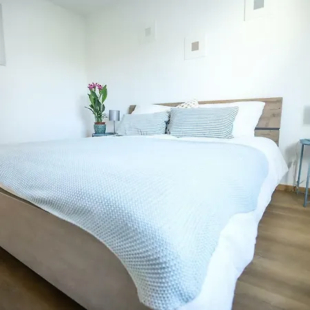 Apartman Bright - Perfect For 4 - Kitchen - Parking - Netflix *